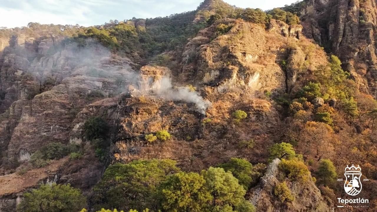 Controlado al 70 por ciento del incendio en el Cerro del Tepozteco ...